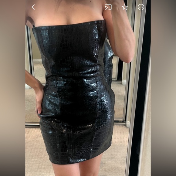 Stunning structured leather dress - Picture 4 of 5